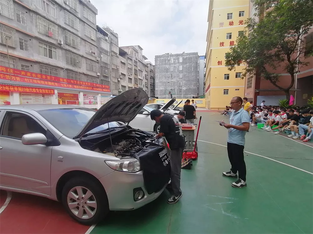 学校技能比赛汽修赛项现场